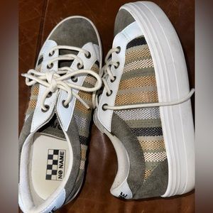 No-Name sneakers